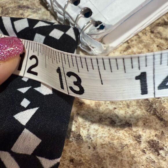 Dizzire Small Black and White Geometric Pants - Picture 7 of 10